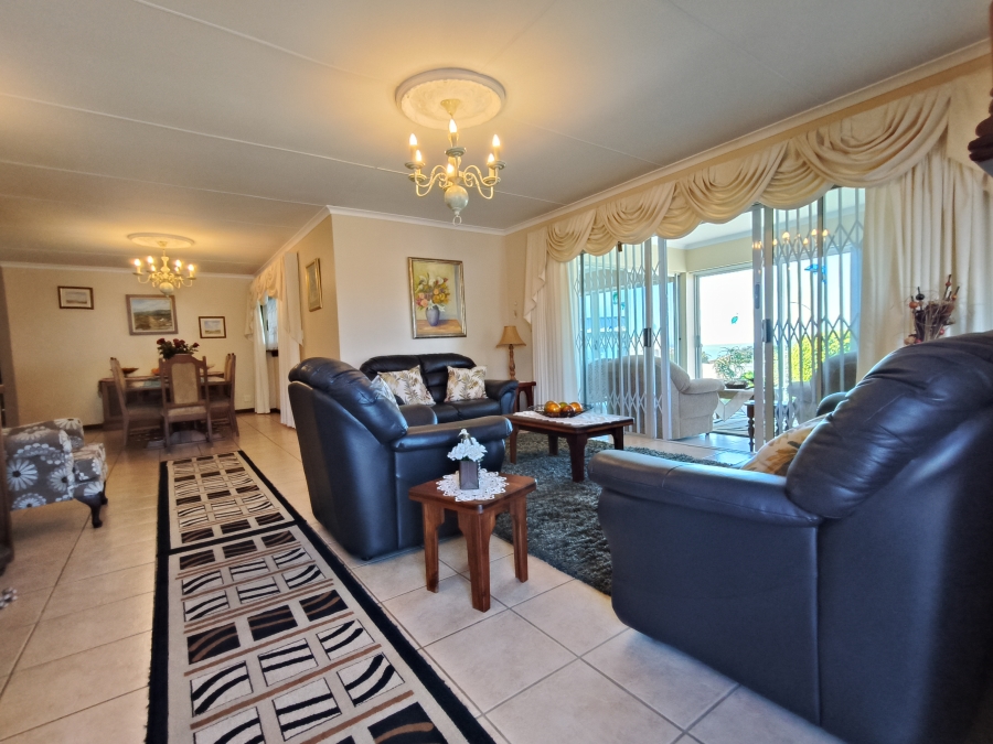 3 Bedroom Property for Sale in Wavecrest Eastern Cape